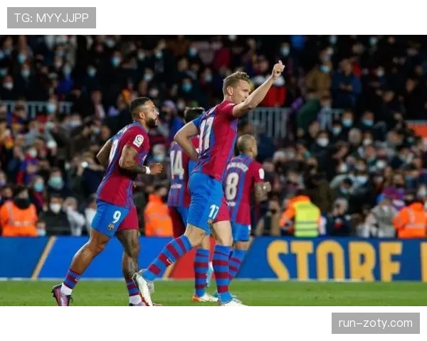 哈兰德与卡瓦尼无球跑位策略及进攻效率差异解析