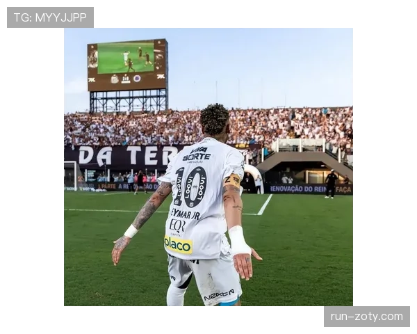 内马尔与梅西、C罗的交锋记录及三人竞争格局演变分析