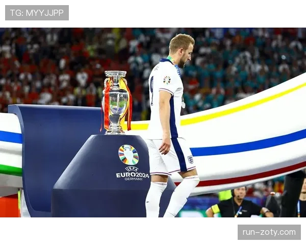 凯恩与本泽马：进攻组织能力与终结角色的全面性差异解析